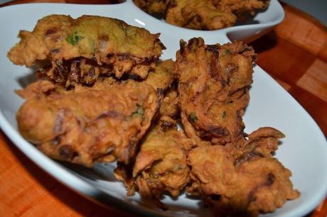 http://recipes.sandhira.com/chicken-pakora.html