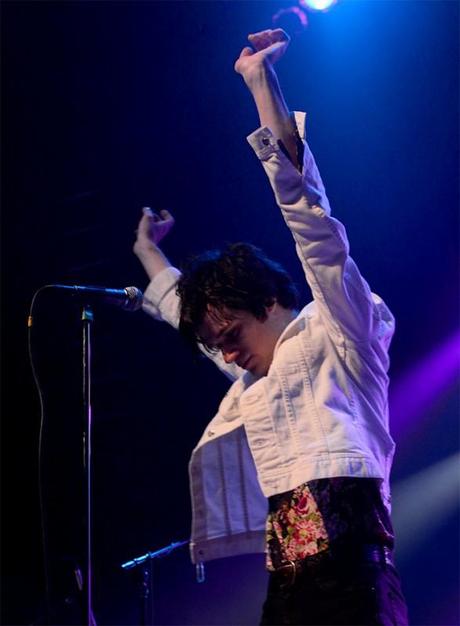 SaintRich Terminal5 1.25 2 587x800 DR. DOG BROUGHT SOME NEEDED WARMTH TO TERMINAL 5 [PHOTOS]