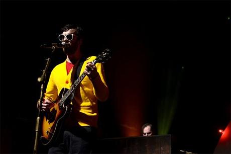 Dr.Dog Terminal5 1.25 4 620x413 DR. DOG BROUGHT SOME NEEDED WARMTH TO TERMINAL 5 [PHOTOS]