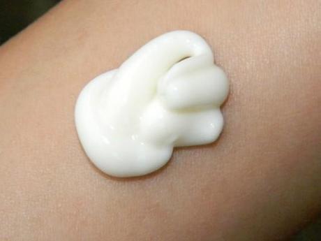 Parachute Advansed Butter Smooth Body Lotion Swatches