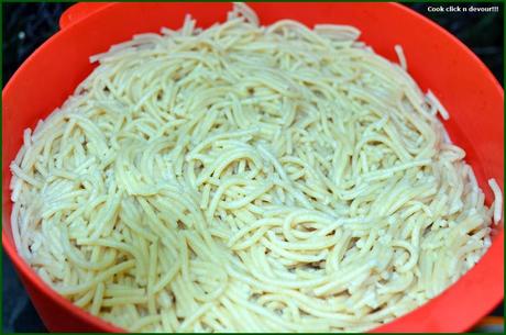 Cilantro-almond pesto spaghetti