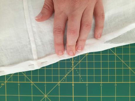 Transforming a thrifted linen caftan into a shirt (historybounding vibes) Turning a thrifted linen caftan into a shirt: making the bottom hem