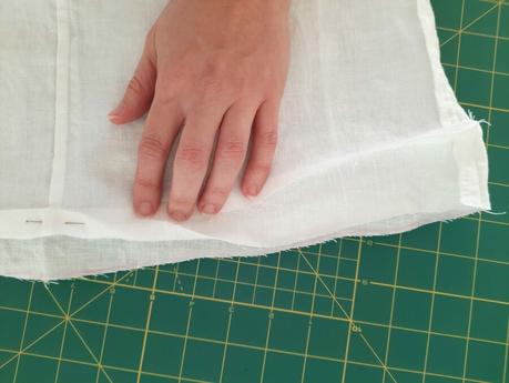 Transforming a thrifted linen caftan into a shirt (historybounding vibes) Turning a thrifted linen caftan into a shirt: making the bottom hem