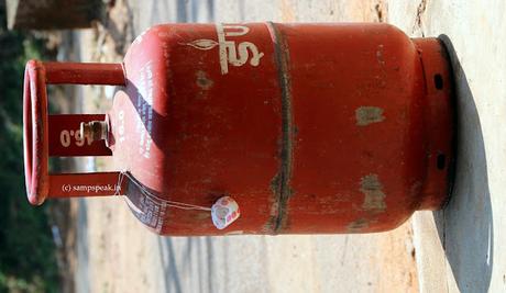 LPG gas consumers to provide re-KYC;  provide finger prints !!