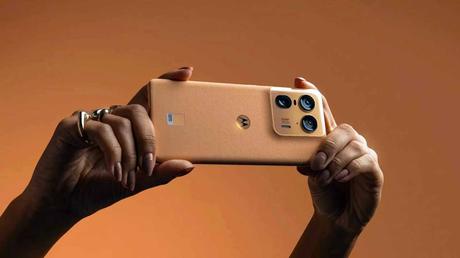 Instead of plastic, you will get real wood behind this phone!  Big surprise from Motorola