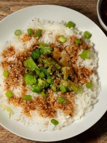 Korean Lettuce Salad (Sangchu Geotjeori)