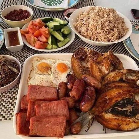 Filipino breakfast, Pinoy morning feast, garlic rice, corned beef, longganisa, SPAM, kamayan-style breakfast, tocino, tapa, grilled fish, Filipino cuisine, breakfast spreads, culinary traditions, hearty meal, family-style meal, food blog, I Love Tansyong.