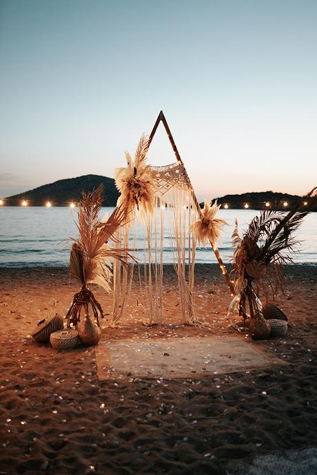 bohemian-romantic-spring-wedding-anavussos-beach_18