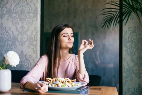 4 Tips on How To Practice Mindful Eating