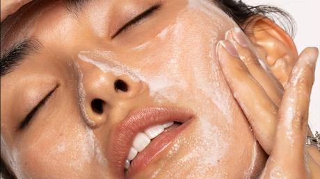 Top 10 Face Washes for Pimples and Dark Spots