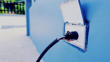 Outdoor Outlet Not Working: 5 Common Causes and Fixes