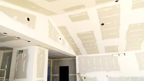 5 Common Reasons for Drywall Seams Showing in Ceiling and How to Address Them