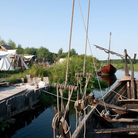Crafters of the past: a journey with Visundr in Viking Reenactment Artigiani del passato: in viaggio con Visundr nella rievocazione vichinga