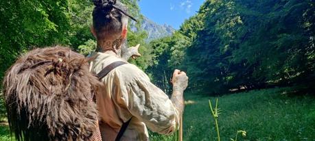 Crafters of the past: a journey with Visundr in Viking Reenactment Artigiani del passato: in viaggio con Visundr nella rievocazione vichinga