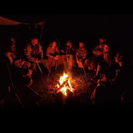 Crafters of the past: a journey with Visundr in Viking Reenactment Artigiani del passato: in viaggio con Visundr nella rievocazione vichinga