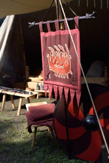Crafters of the past: a journey with Visundr in Viking Reenactment Artigiani del passato: in viaggio con Visundr nella rievocazione vichinga