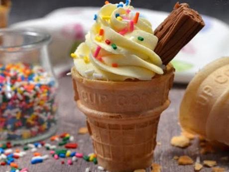 Ice Cream Cone Cupcakes with flakes