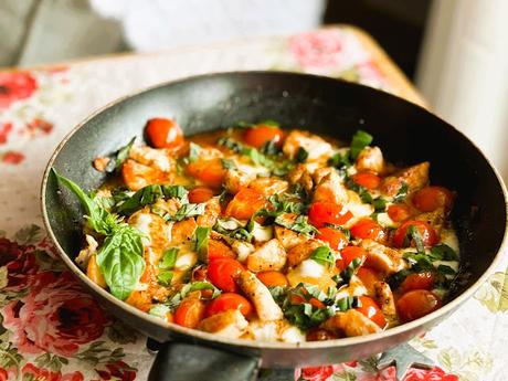 Skillet Caprese Chicken Bites