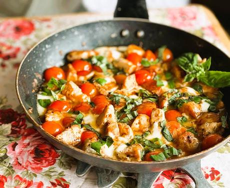 Skillet Caprese Chicken Bites