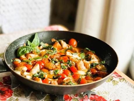 Skillet Caprese Chicken Bites