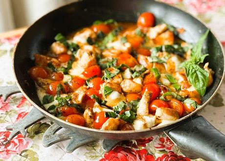 Skillet Caprese Chicken Bites