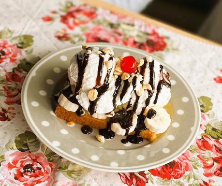 Quick Banana Split Shortcakes