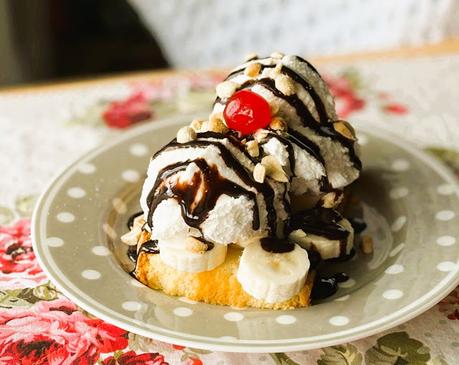 Quick Banana Split Shortcakes