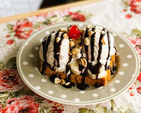 Quick Banana Split Shortcakes