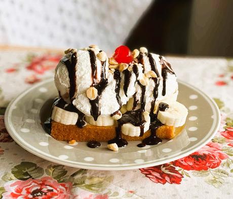 Quick Banana Split Shortcakes