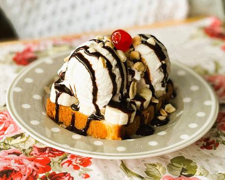 Quick Banana Split Shortcakes