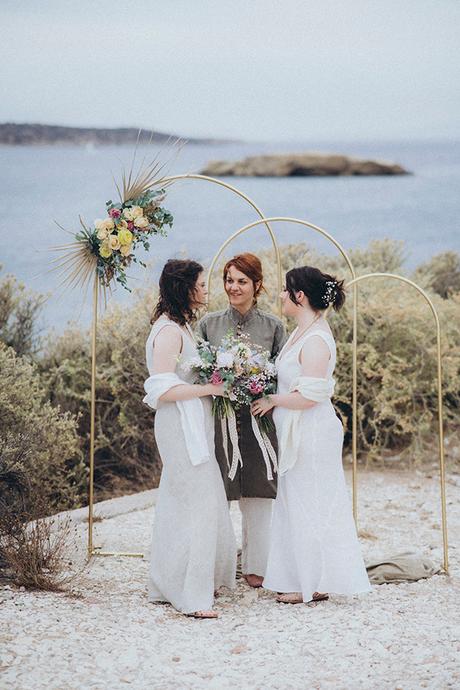 lovely-elopement-in-greece-with-beautiful-flowers_15