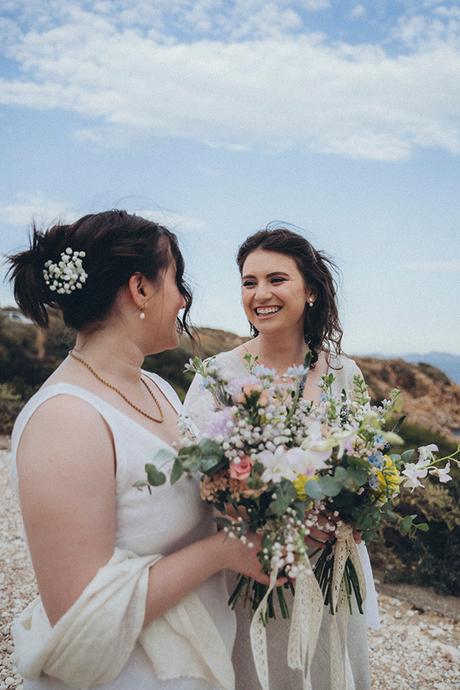 lovely-elopement-in-greece-with-beautiful-flowers_06