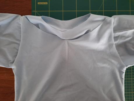 How an Alice costume made me feel historybounding (piecing is period!) Piecing the neckline for my Alice in Wonderland costume