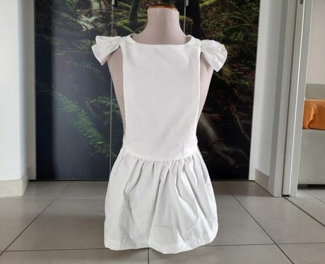 How an Alice costume made me feel historybounding (piecing is period!) The finished apron for my Alice in Wonderland costume