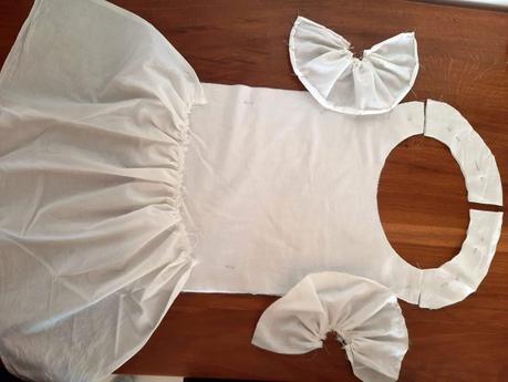 How an Alice costume made me feel historybounding (piecing is period!) Making the apron for my Alice in Wonderland costume: all the pieces just before assembly