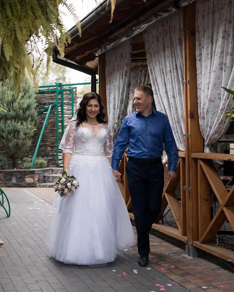 wedding forward chiefs editor real wedding bride going down the aisle