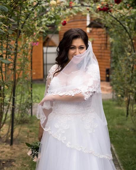 wedding forward chiefs editor real wedding bride smiling playing with veil