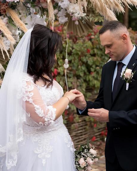 wedding forward chiefs editor real wedding bride and groom exchanging rings