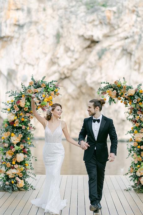 elegant-styled-shoot-greece-modern-pops-of-color_09