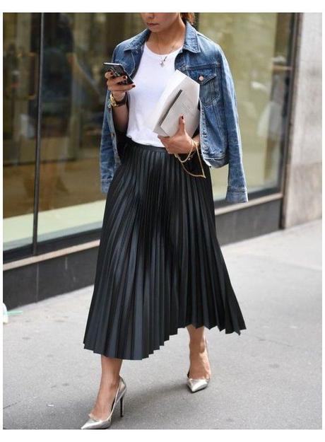 pleated skirt