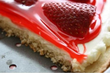 Strawberry Dessert Pizza