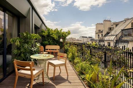 a beautiful new hotel in the most beautiful district of Paris