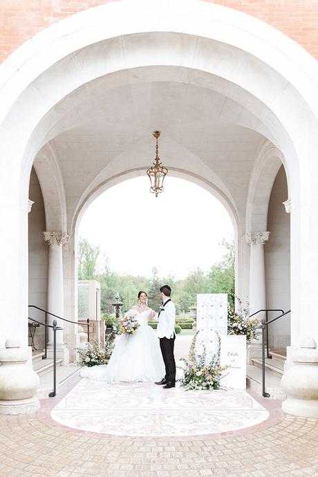 ultra-romantic-styled-shoot-chateau-de-chavagneux-france_16