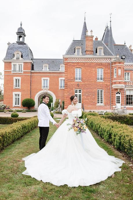 ultra-romantic-styled-shoot-chateau-de-chavagneux-france_01