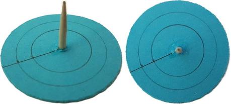 About the origins of the trollen wheel: historical or anachronistic? How the Greenland disk could have worked as a compass. Miniature shadow board, made of cardboard and a toothpick. Left: side view, right: top view