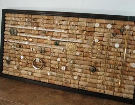 Jewellery holder made with old corks