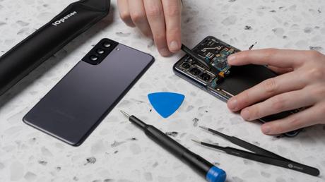 The story of Samsung’s failed deal with iFixit