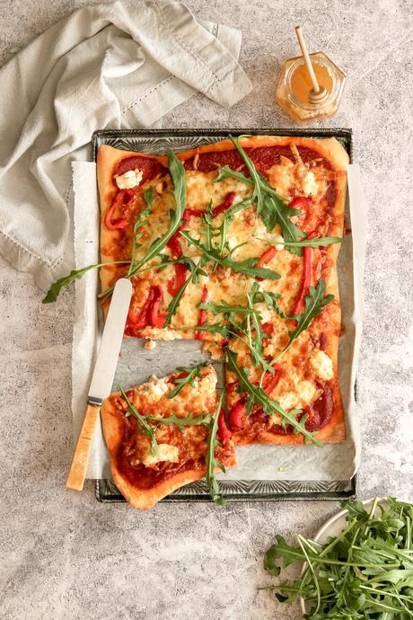 Roasted red pepper and goats cheese pizza