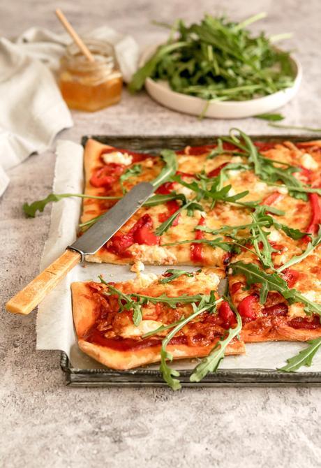 Roasted red pepper and goats cheese pizza