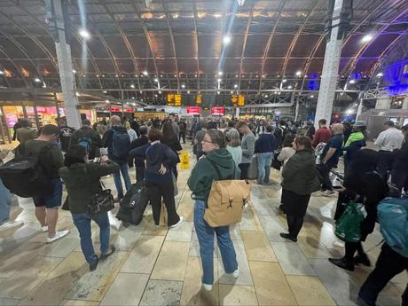 Lack of toilets on Elizabeth line blamed for passengers forcing open doors of stranded train